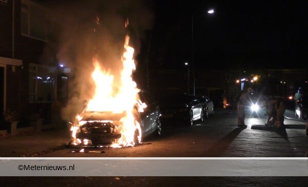autobrand in Hoogeveen  brandstichting