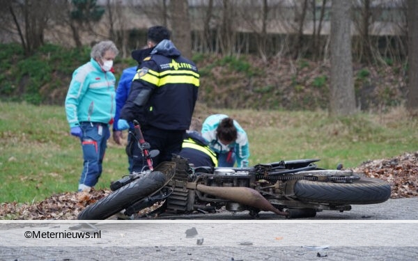 Bromfietser ernstig gewond na aanrijding in Loozen. Bromfietser ernstig gewond na aanrijding in Loozen.