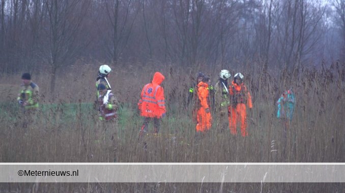 dode en scoormobiel in sloot Meppel