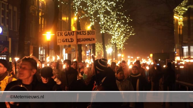 fakkel tocht door Groningen03