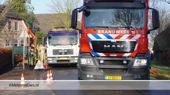 gaslek in berm van de weg in Wijster