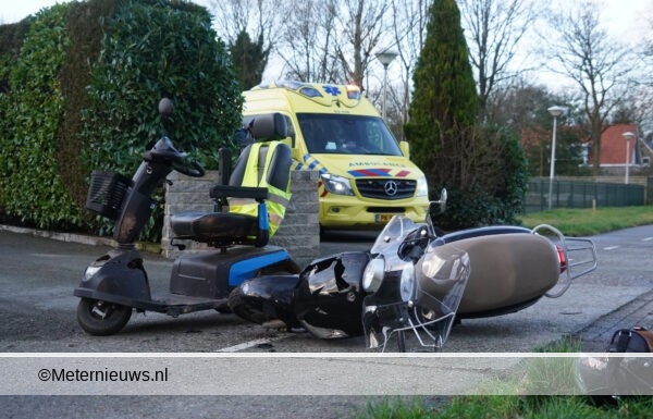 Scooterrijdster gewond na botsing tegen scootmobieler in Drentse Roderesch.