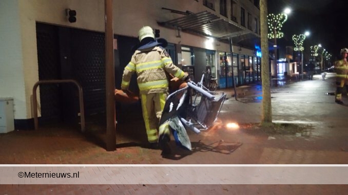 vuurwerk zet balkon in brand dedemsvaart2
