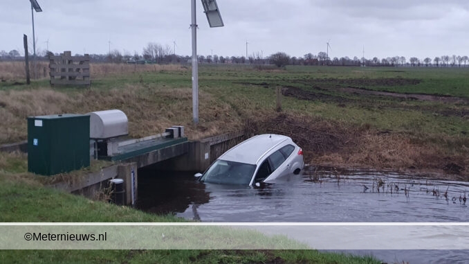 auto te water in Gieten2