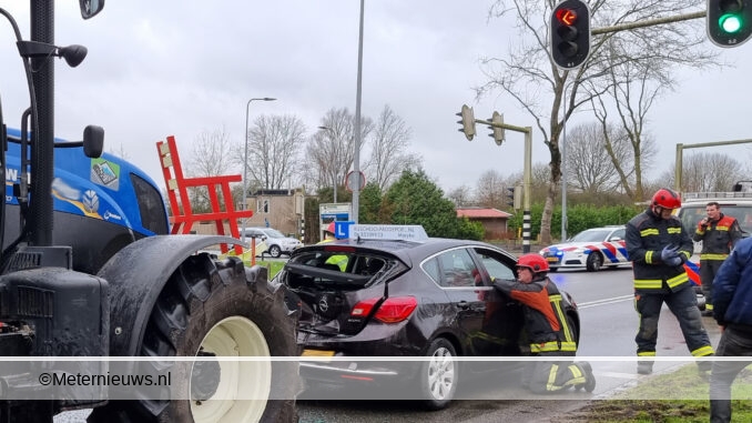 tractor botst op leswagen in Groningen6
