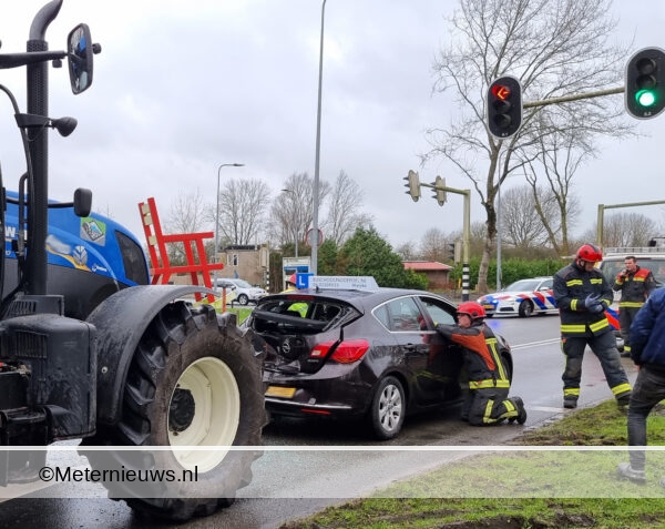 tractor botst op leswagen in Groningen6