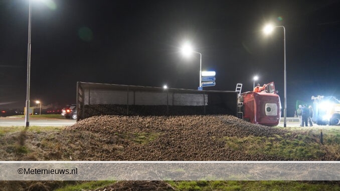 vrachtwgengekanteld in Veendam