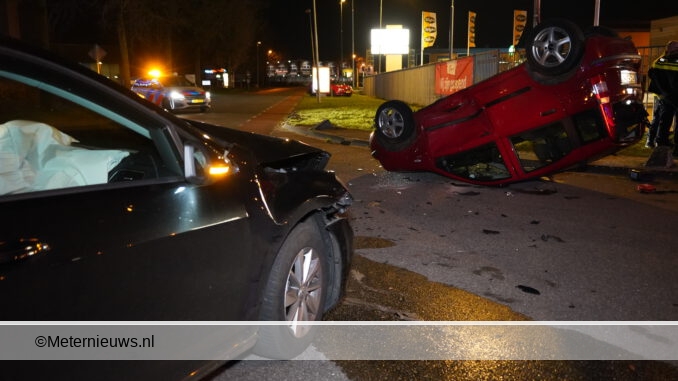 auto op de kop in Emmen
