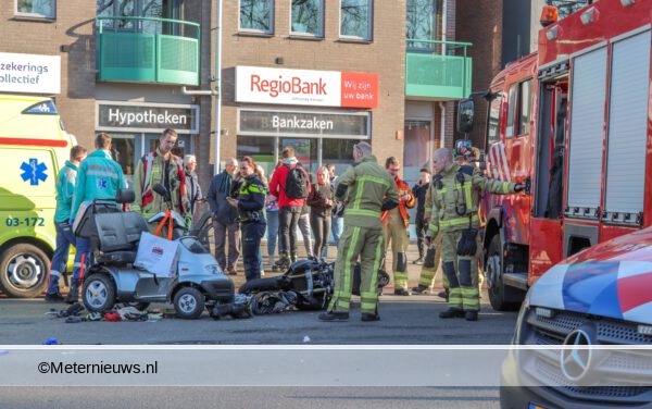 Scootmobieler en motorrijder behoorlijk gewond na aanrijding Emmen. Scootmobieler en motorrijder behoorlijk gewond na aanrijding Emmen.