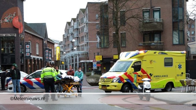 Pizzabezorger met helmop naar ziekenhuis in Emmen2
