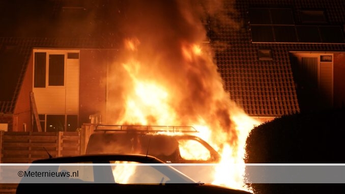bedrijfsbusje in brand in Assen