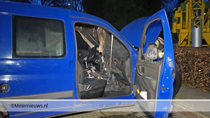 dashboard auto uitgebrand Dedemsvaart
