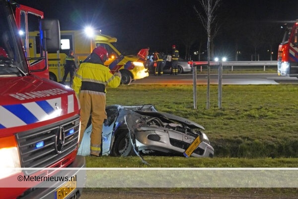 Fors ongeval op de N366 bij Nieuwe Pekela, twee gewonden.