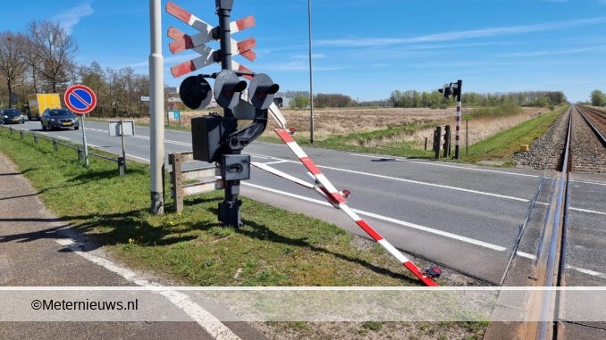 spoorboom kapot gereden Waterhuizen
