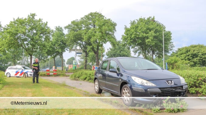 auto van de weg Veenoord
