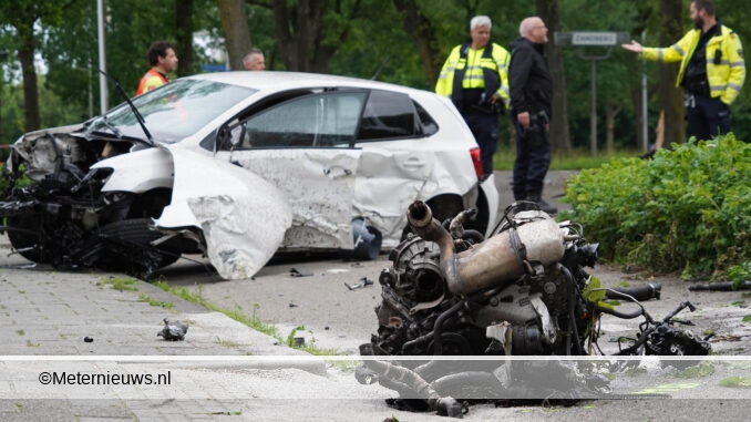 motorblok uit auto na aanrijding in Ter Apelkanaal0