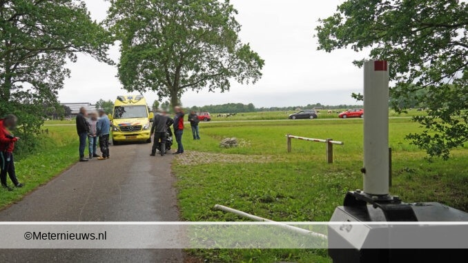 motorrijder tegen slagboom in Een