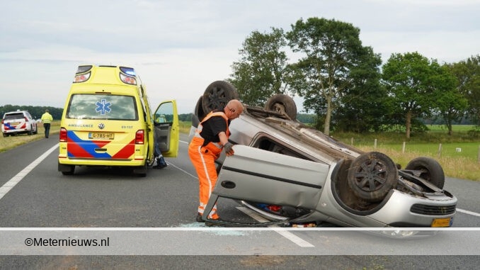 auto op kop a37 Zwinderen