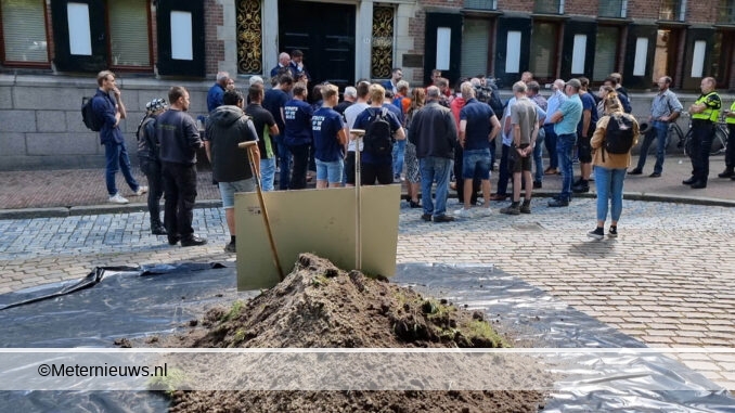 boeren bij provinciehuis Groningen