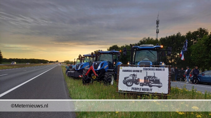 boeren demonstratie bij oprit A7 Groningse Marum