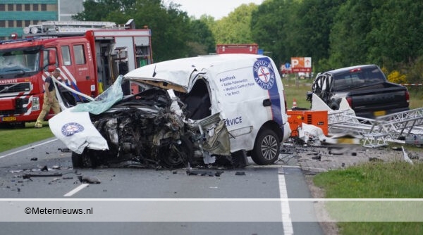 Dode bij ernstig ongeval met gestolen auto Eelde. Dode bij ernstig ongeval met gestolen auto Eelde.