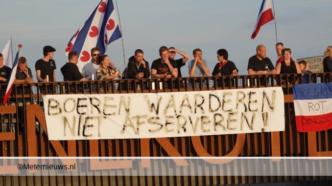Boeren actie op de N381 bij Friese oosterwolde4