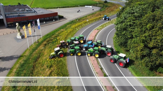 af en oprit A28 bij Beilen geblokkeerd boeren