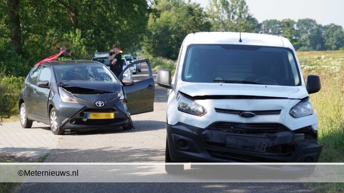 auto s botsen in Hooghalen