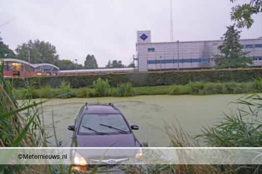 autovijverbijpolitiebureau in Groningen