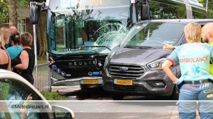 ongeval lijndienstbus teegn busje Groningen
