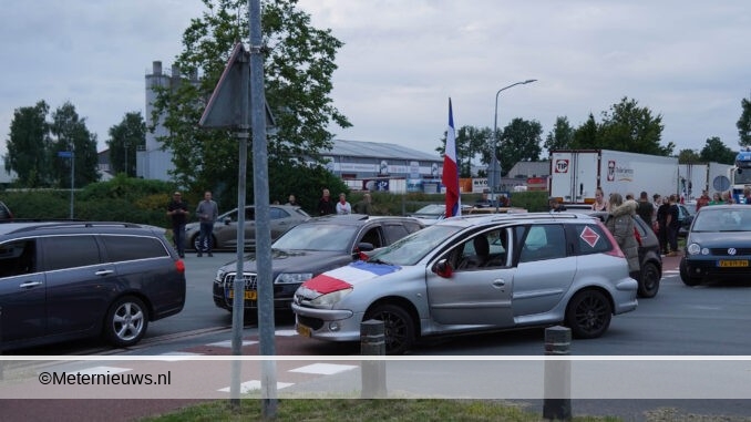 sympathisanten boeren zetten distrubutoecentrum Coop dicht