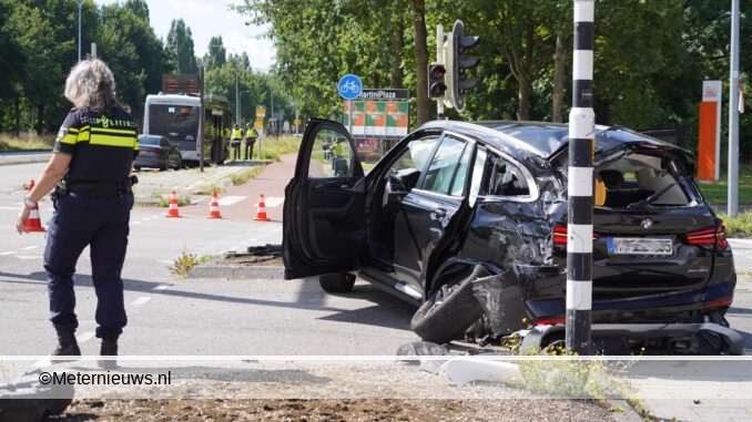 auto tegen streekbus in Groningen