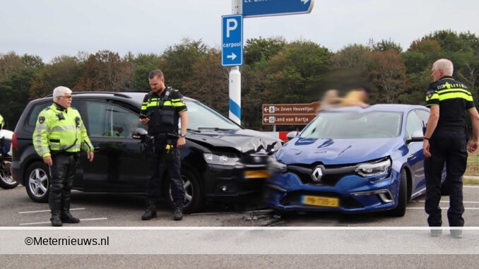 auto's botsen op afrit N34 Ees