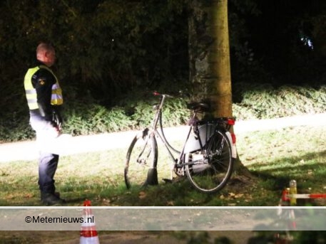 Fietser ernstig gewond na botsing tegen fietser in Amsterdam.