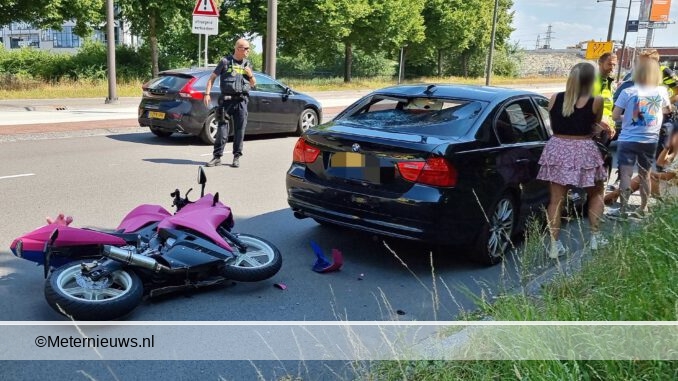 motorrijder tegen achterzijde auto Groningen