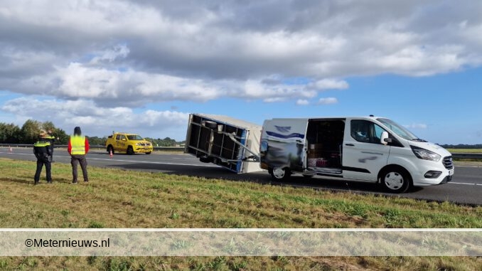 aanhanger waait om door de wind a37 Emmen zuid2