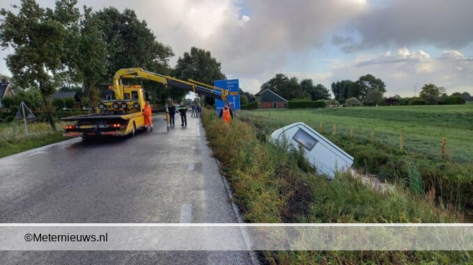 caravan sloot in boerakker
