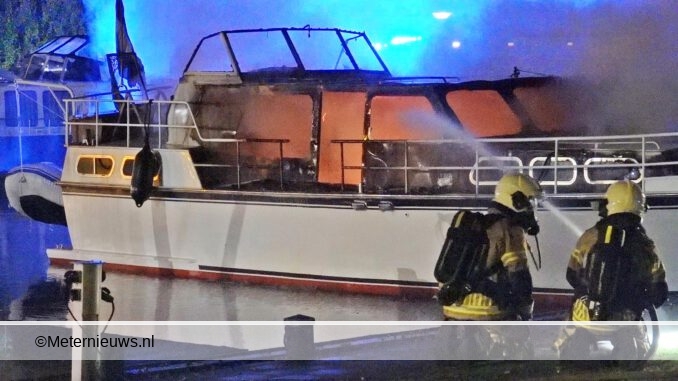 Explosie op plezierjacht in Gransbergen