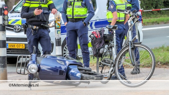 ongeval fietser scooter in Emmen