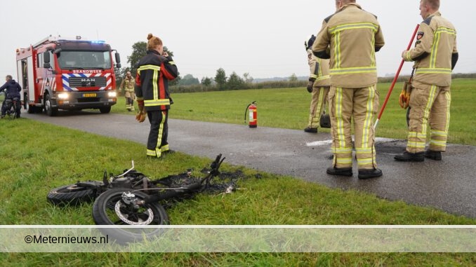scooter in de brand in Peize