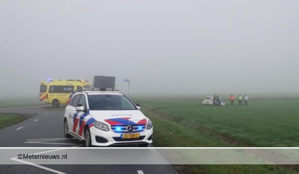 auto door mist van de weg bij Overijsselse De Krim