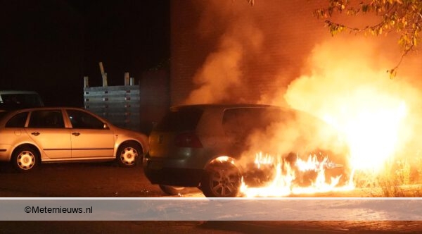 auto in de brand in Assen