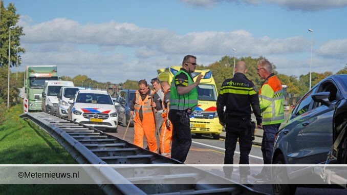 kettingbotsing 5 autos met gewonde a28 spier hoogeveen