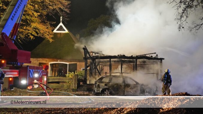 14112022autoenschuurdoorbrandverwoestEmmen