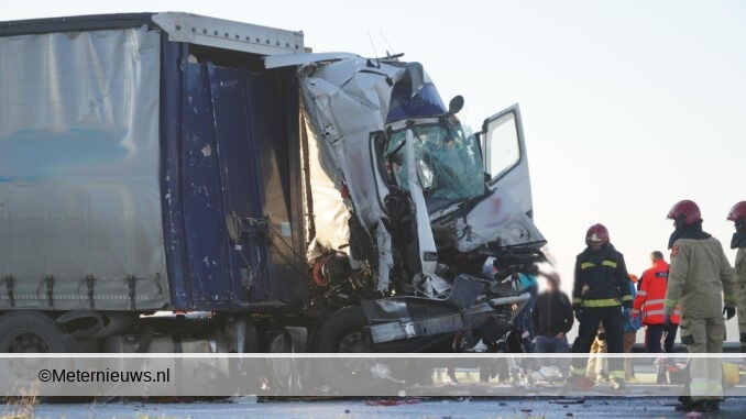 Ruiner vrachtwagen ernstig ongeval a7Scharmer