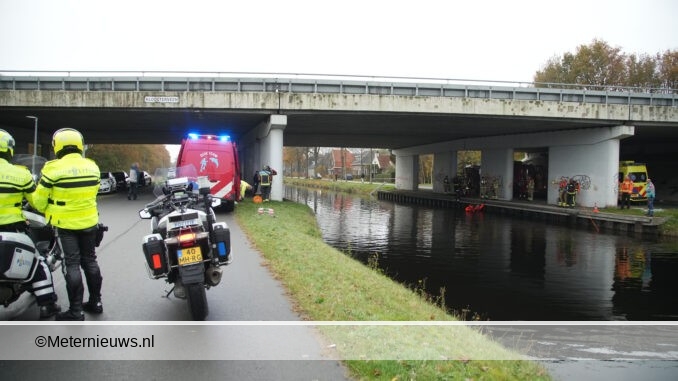 zoekactie in water na vinden step in Assen