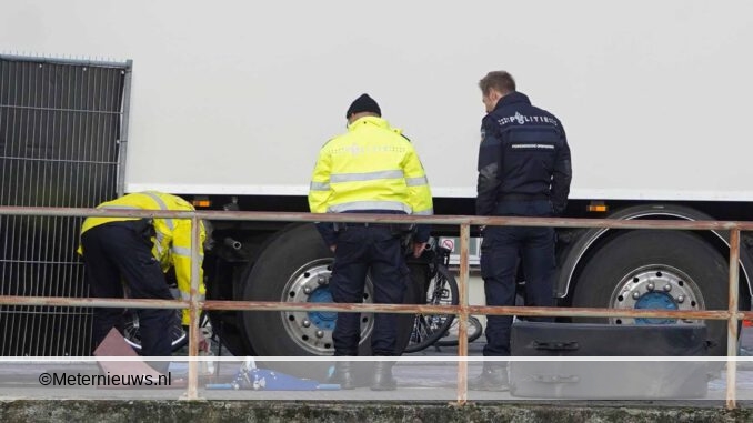 16 jarig meisje dood ongeval fietservrachtwagen zwolle