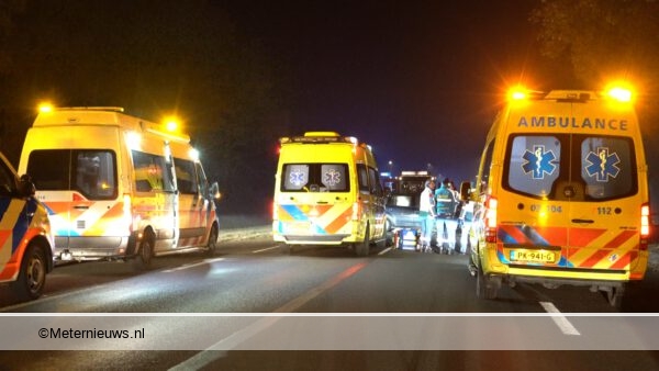 Twee gewonden bij frontale aanrijding Hooghalen. Twee gewonden bij frontale aanrijding Hooghalen.