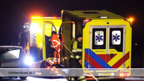 Ambulance en politie auto beschadigd bij ongeval Noordhorn.