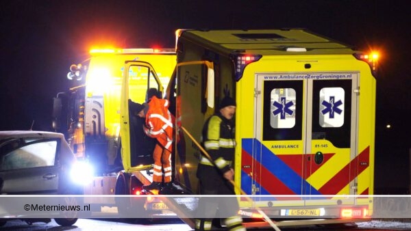 Ambulance en politie auto beschadigd bij ongeval Noordhorn. Ambulance en politie auto beschadigd bij ongeval Noordhorn.